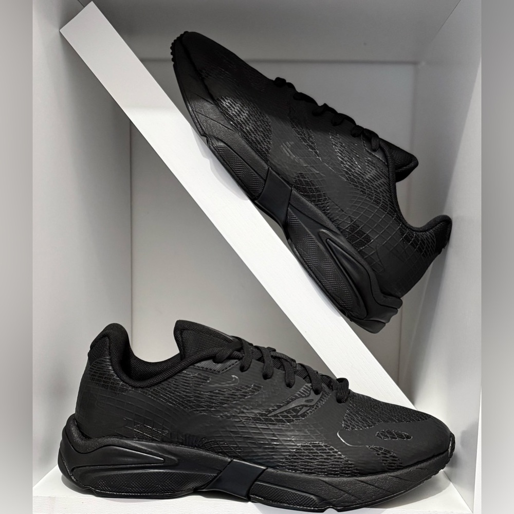 NIKE Ghoswift D/MS/X Triple Black
Women's Size 6.5 Running Shoes